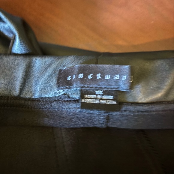 Sanctuary black faux leather pull on crop pants size 1X - Picture 8 of 9